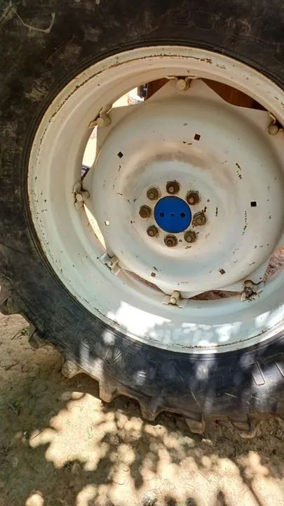 Rodas com pneu e bacia ,pneu 20 8 38 pireli - Foto 2