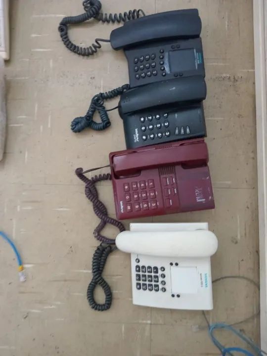 Vendo o lote 4 telefones fixos para atendimento em ramais conforme foto