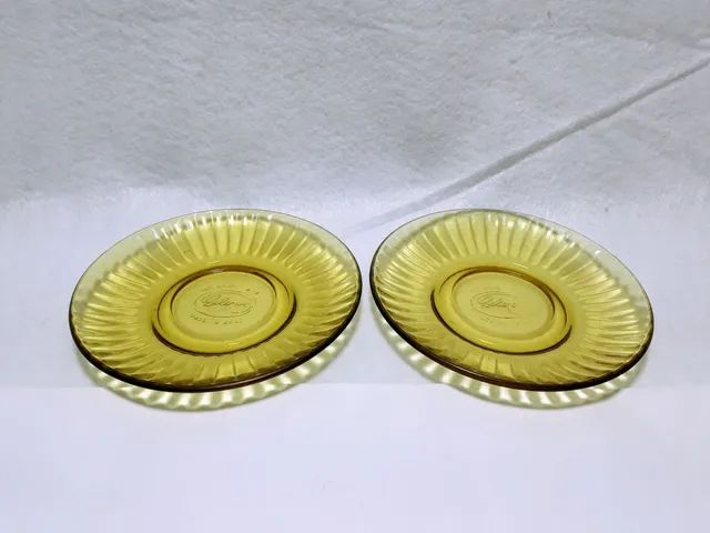 Antiguidade 02 pires de vidro Colorex 