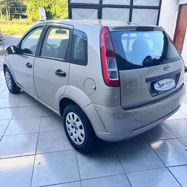 ""Fiesta Hatch 1.0 2011 Flex completo ( Beatriz )