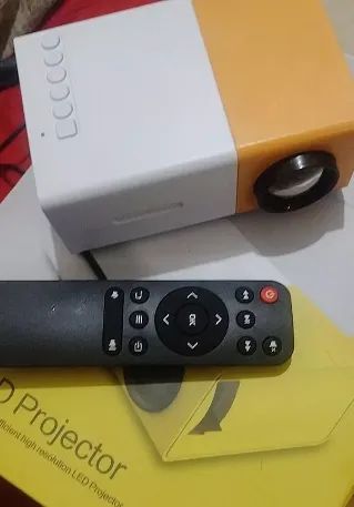 Mini Projetor Portátil Led 1080p 