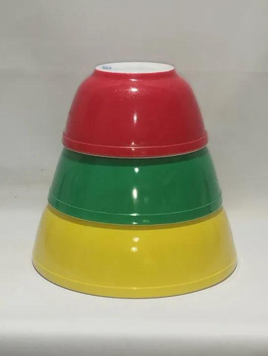 Pyrex bowls