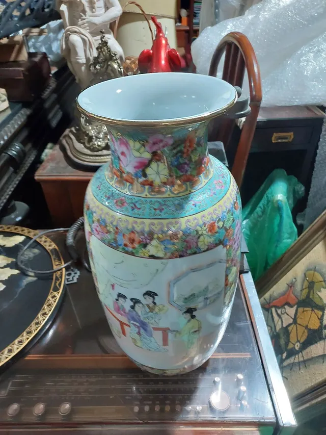 VASO CHINÊS COM UNS 80 ANOS