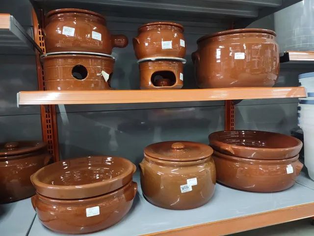 Cumbucas,porca p/ farofa,assadeira,caçarola,fogareiro,caçarola banho Maria em cerâmica  - Foto 3