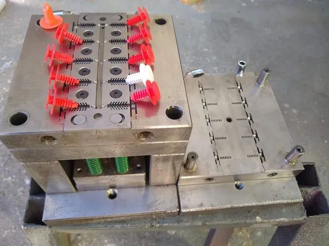 molde injeção grampo fixação  - Foto 3