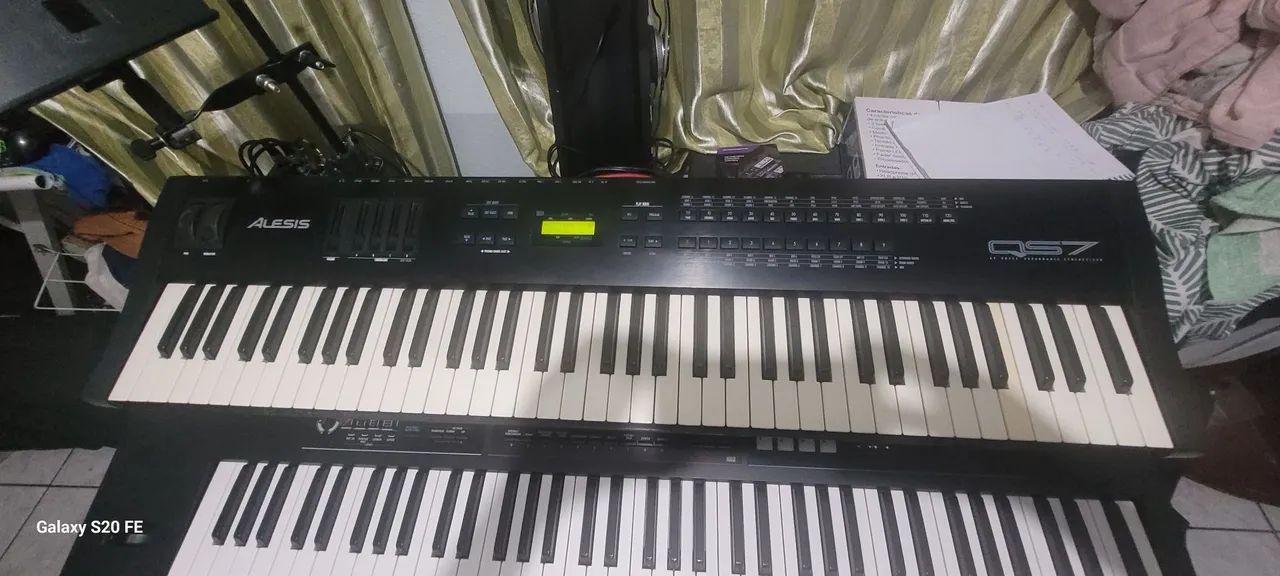 Teclado sintetizador Alesis QS7  - Foto 5