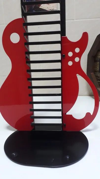 Porta CD`s em formato de Guitarra . - Foto 3