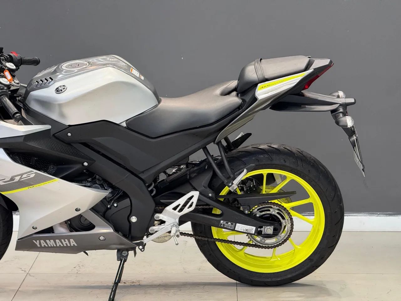 Yamaha YZF R15 ABS 2024 - Foto 11