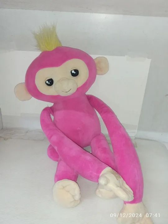 Macaco interativo em pelúcia Candide