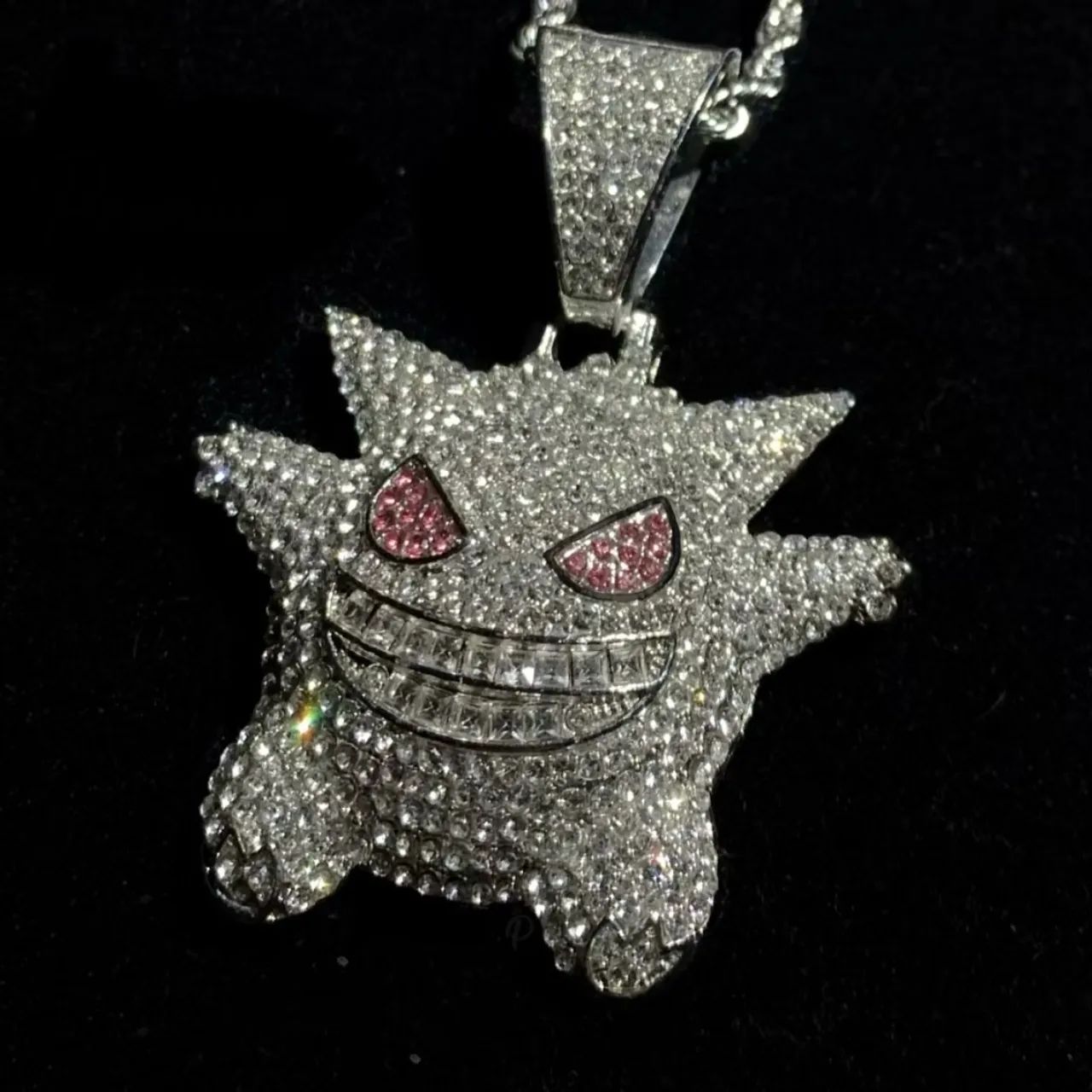 Pingente gengar cravejado 