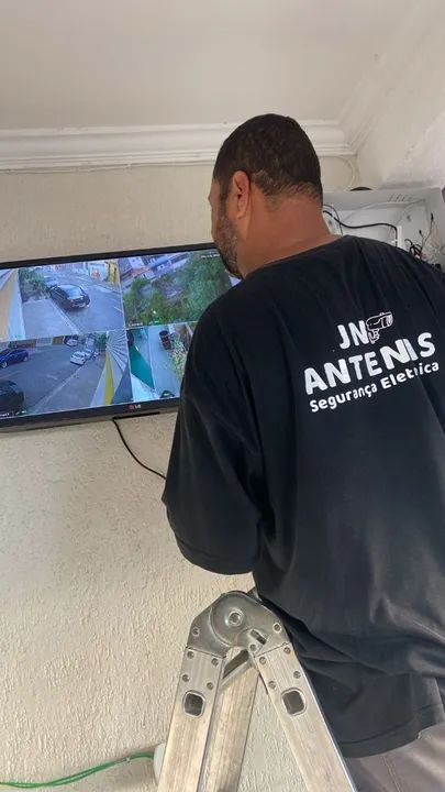 Instalação e manutenção de câmeras alarme,interfone cerca elétrica  - Foto 2