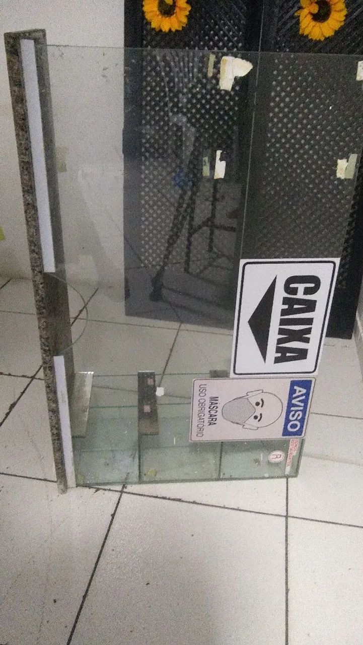 BALCÃO DE VIDRO P/ ATENDIMENTO C/ PEDRA DE GRANITO 