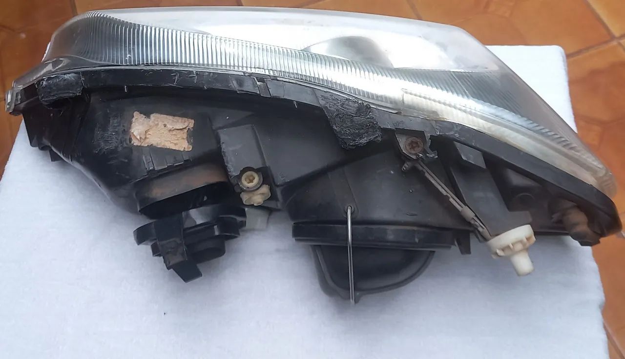 Farol do Chevrolet Astra 2003/2011 usado lado direito para restaurar ou aproveitar peças  - Foto 5