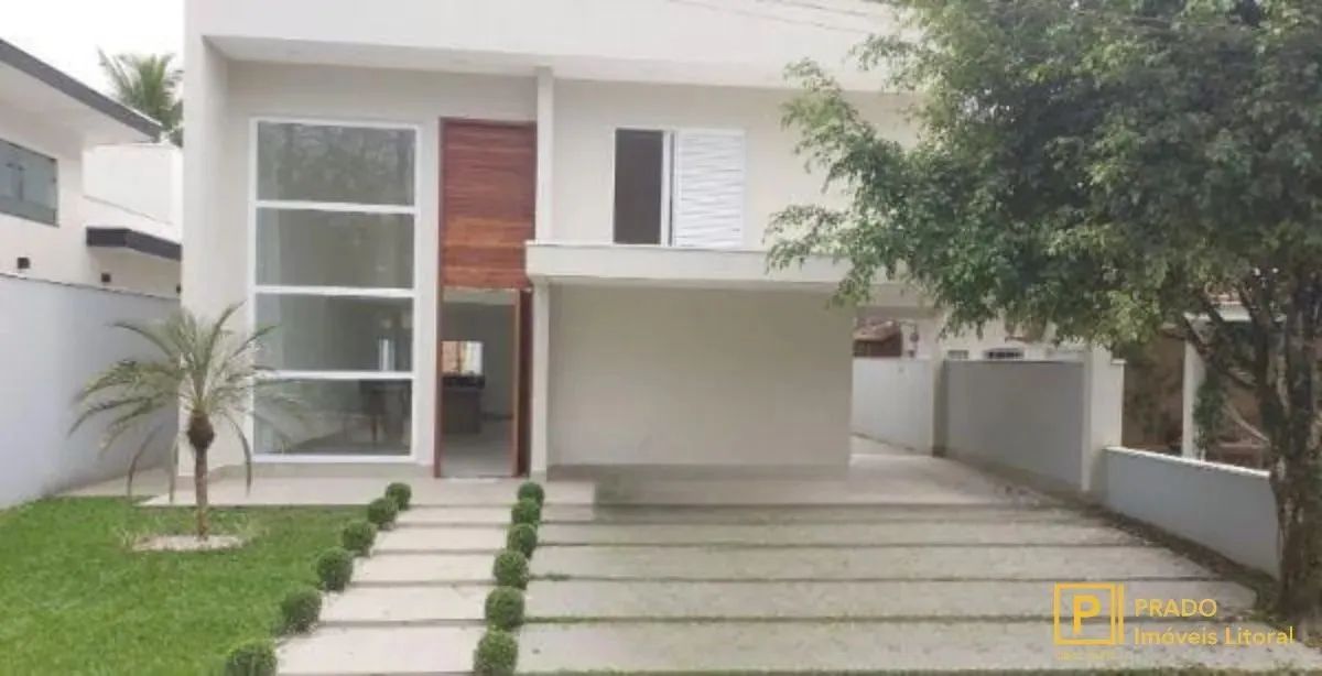 Casa Nova em Condomínio com 4 suítes, cozinha integrada com a sala, piscina, e churrasquei