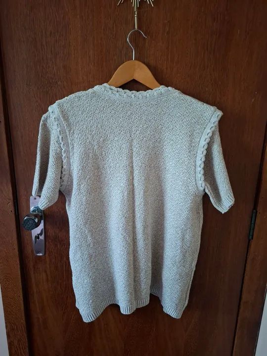 Conjunto novo de tricô feminino com blusa e colete cor areia tamanho G da Alemanha  - Foto 3