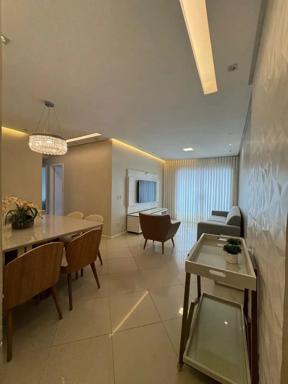 Alugo um magnífico apartamento no Porto das Dunas na Pedreira.