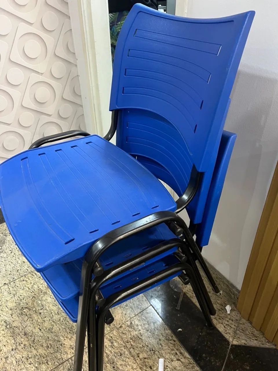6 Cadeiras de Plástico Azul - Foto 2
