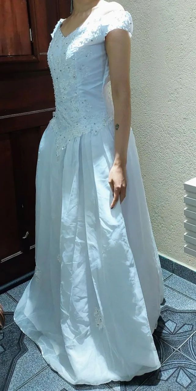 Vestido de noiva branco elegante - Foto 4
