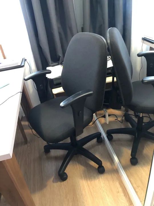 Cadeira de Escritório Giratória com Rodinhas