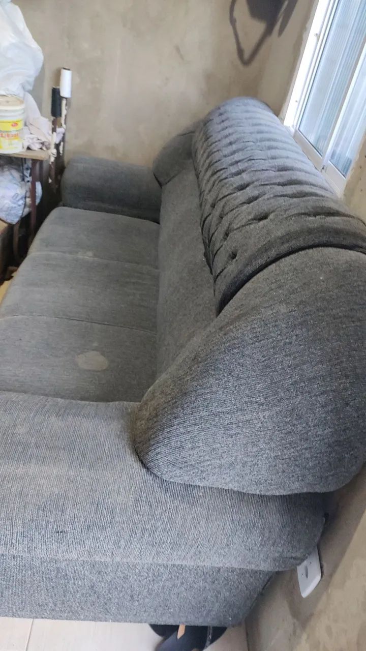 Um sofá grande64962178859905123