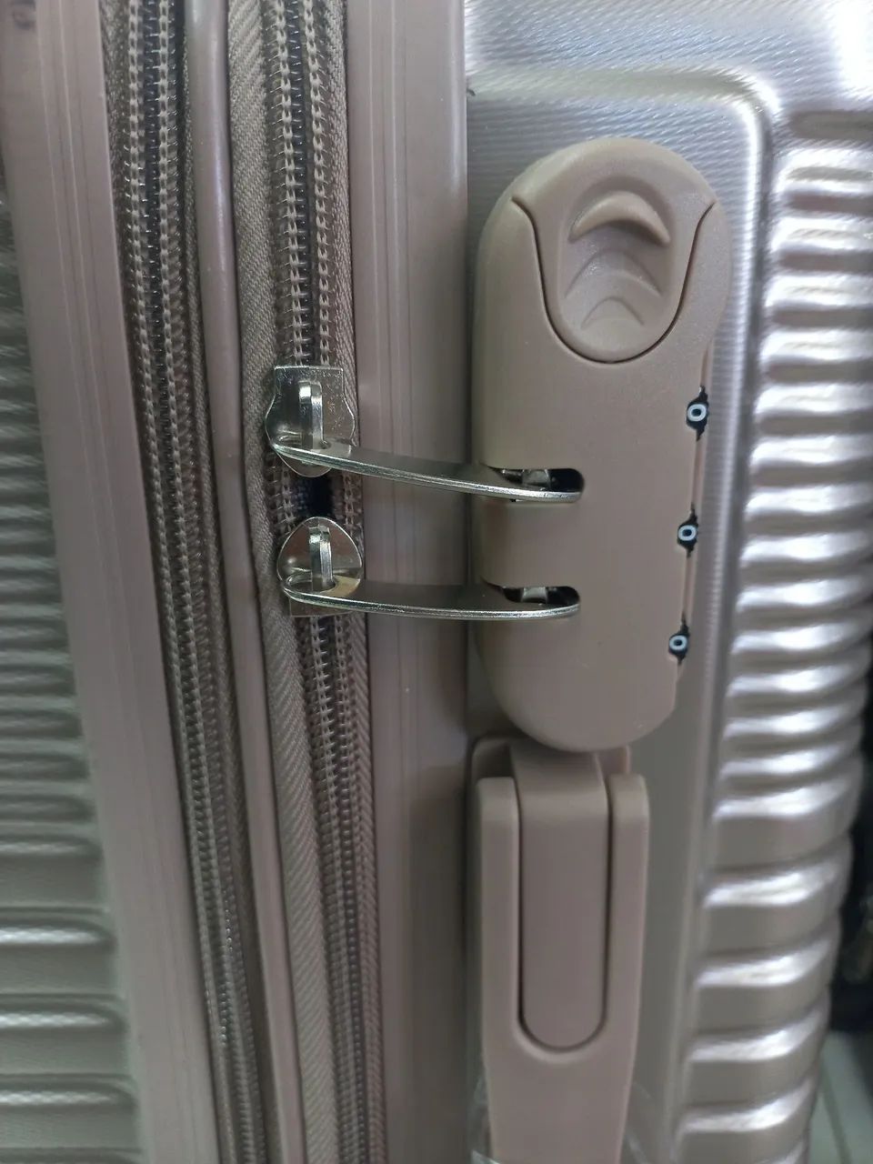 MALA PARA 23KG COM ZÍPER DUPLO EXTENSOR SÓ 319! ENTREGO  - Foto 3