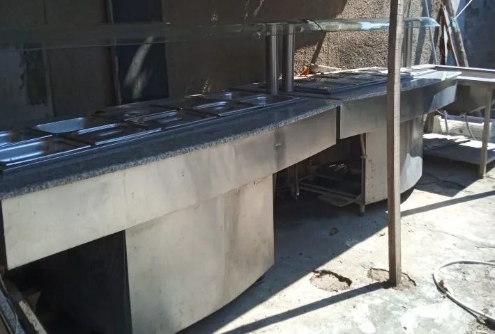 2 Buffets sendo ( 1 quente e 1 frio ) e 1 ilha quente. - Foto 2