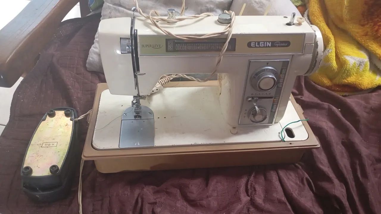 Máquina de costura Elgin Genius  - Foto 4