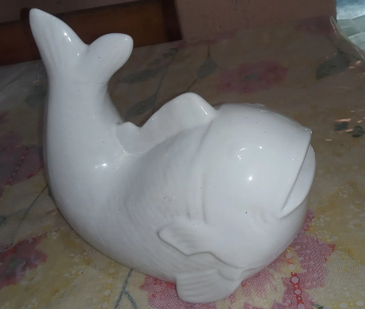 Peixe de cerâmica branco