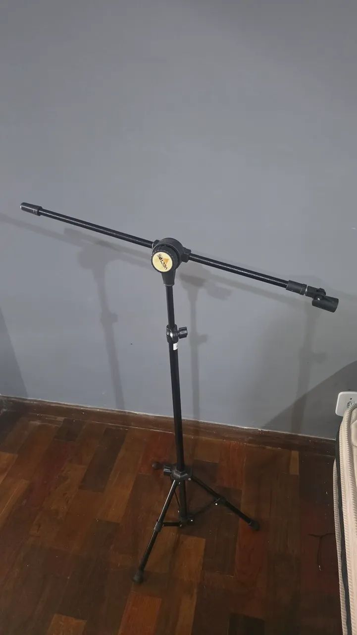 Tripé de microfone 
