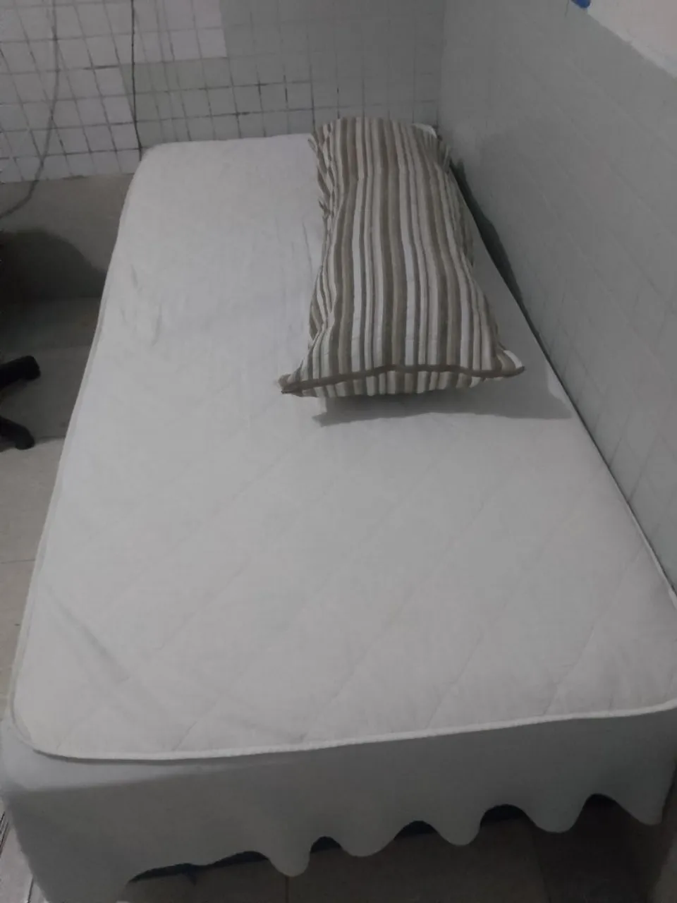 Cama de solteiro com colchão