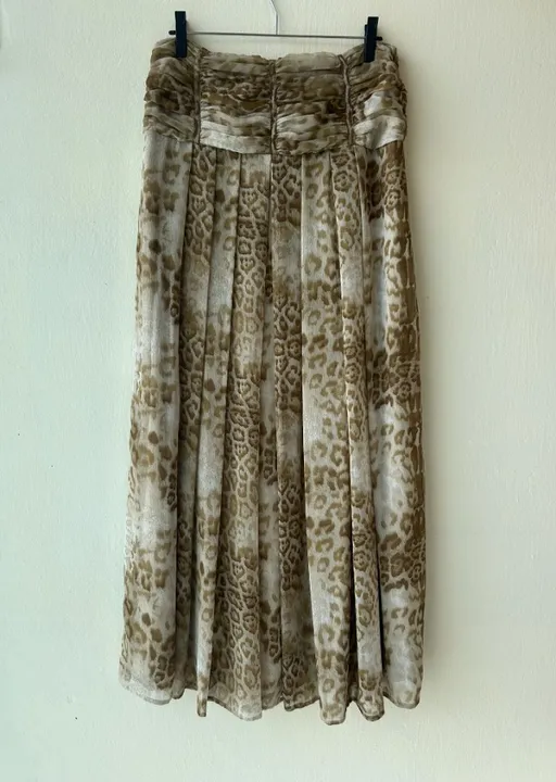 Saia maxi em estampa de animal print, tamanho 44/46, artesanal.