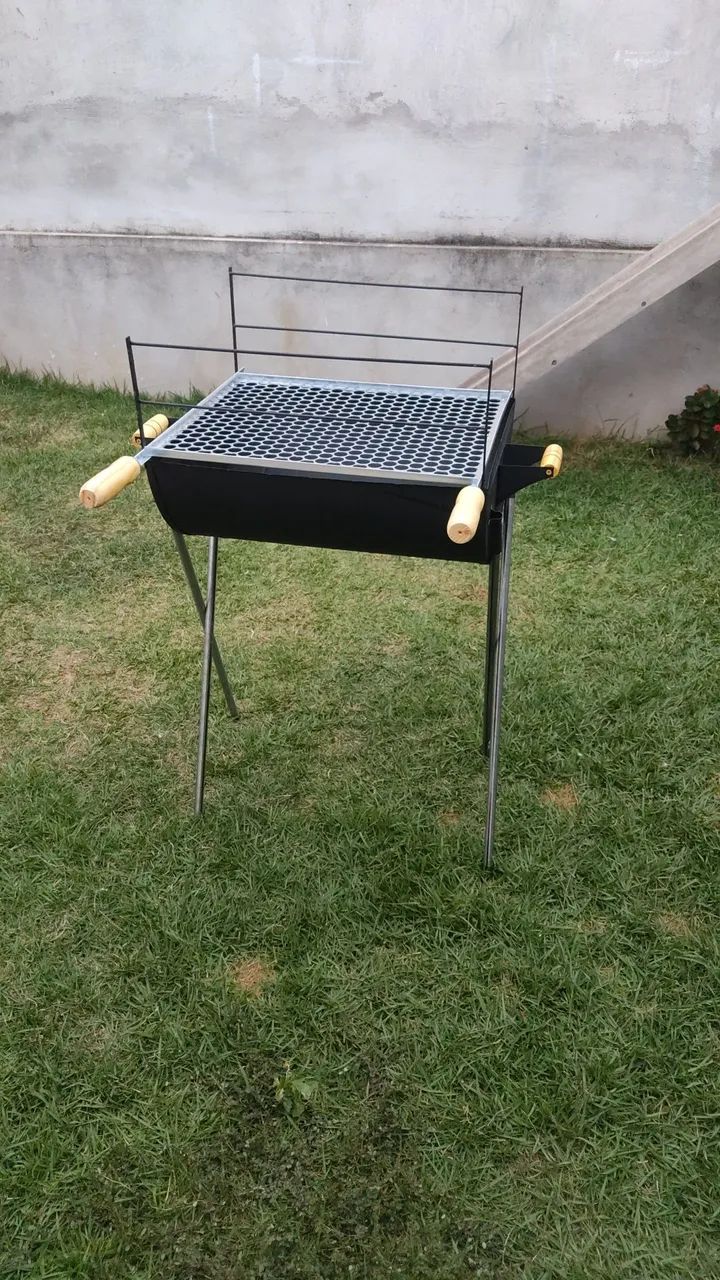 Churrasqueira Portátil de Metal com Grelha Tamanho Família  - Foto 4