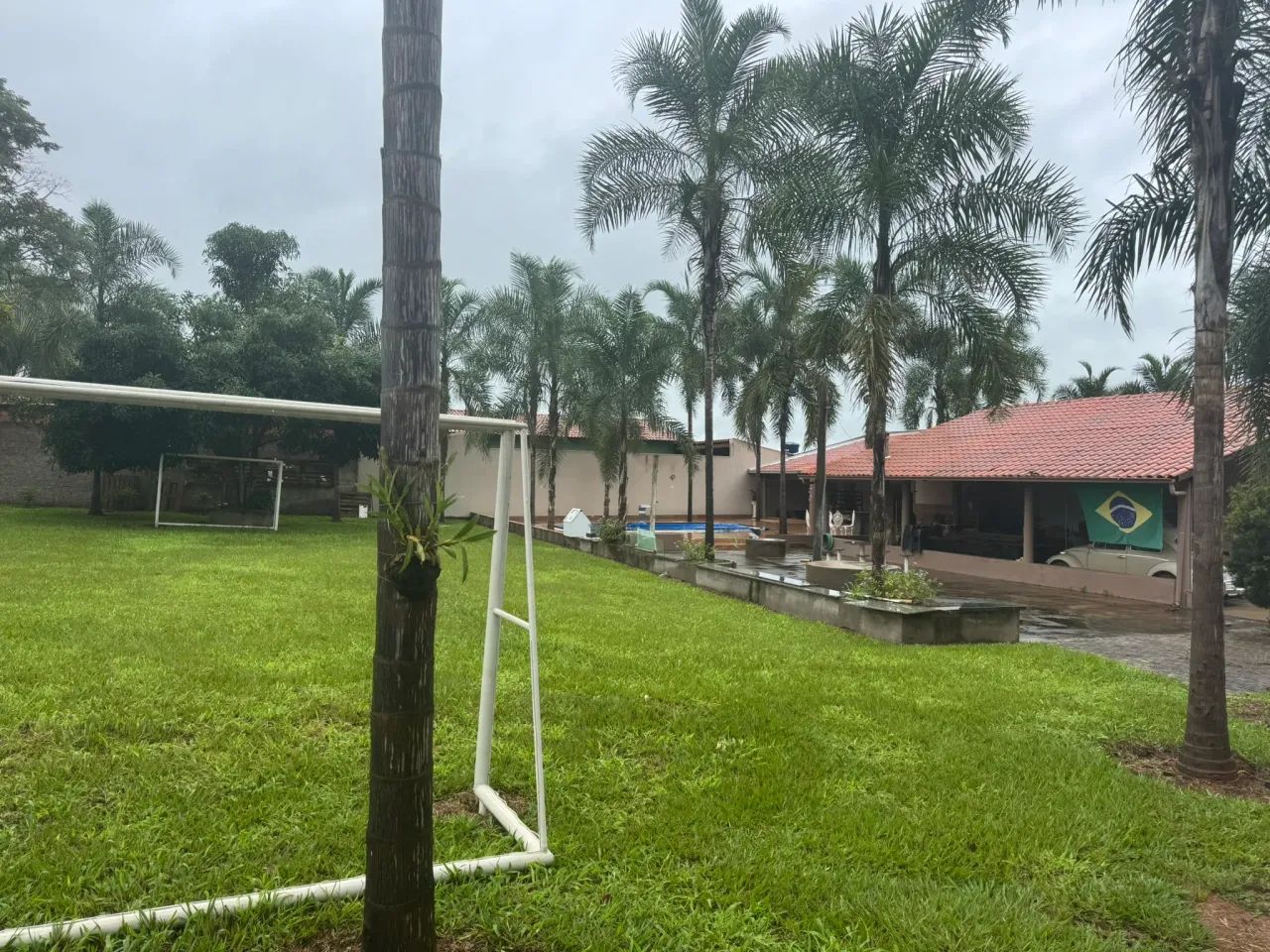 chácara com 2.000m2. piscina aquecidade. 05 quartos sendo 02 suítes - Foto 5