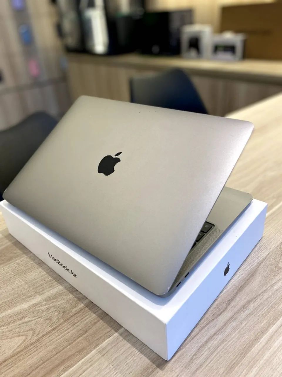 MacBook Air M1 8/256Gb Cinza - 486 ciclos - 84% Saude de