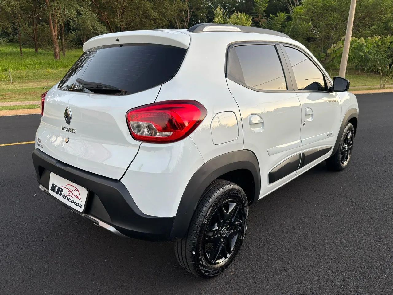 KWID OUTSID 10MT 2020 BRANCA 2019/2020 - Foto 4
