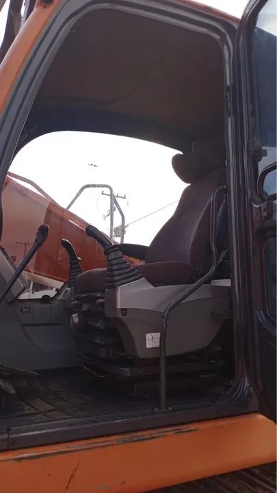 ESCAVADEIRA DOOSAN DX225