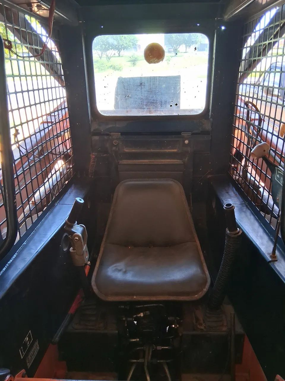  Mini carregadeira Bobcat 55 B-  Máquina de Construção - Foto 3