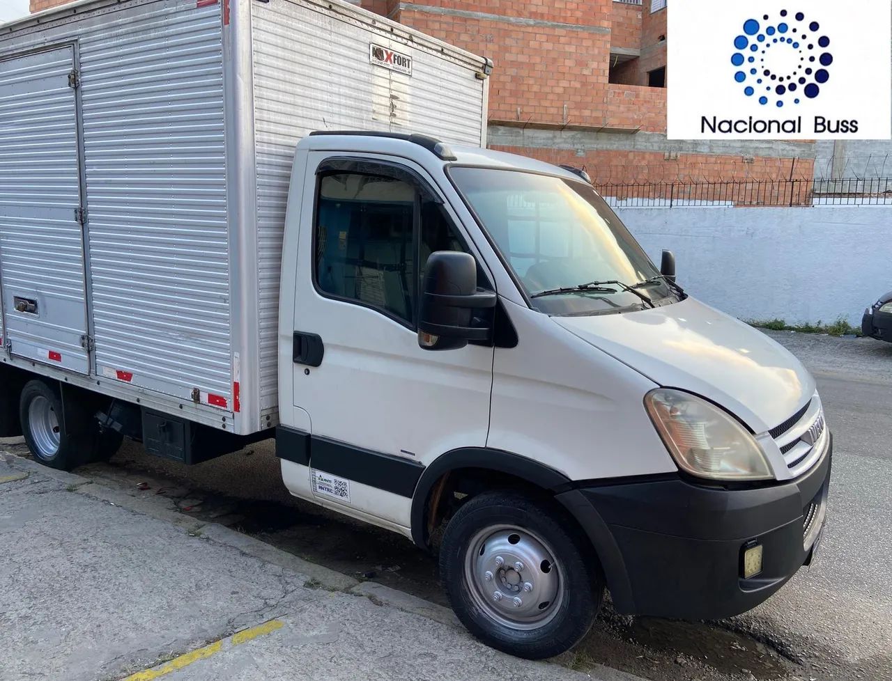 Iveco 55c16 baú com plataforma - Foto 3