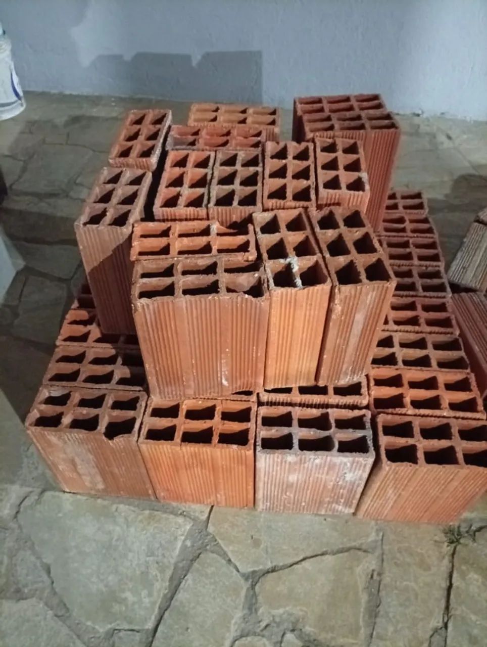 Telhas e blocos64520798066305120