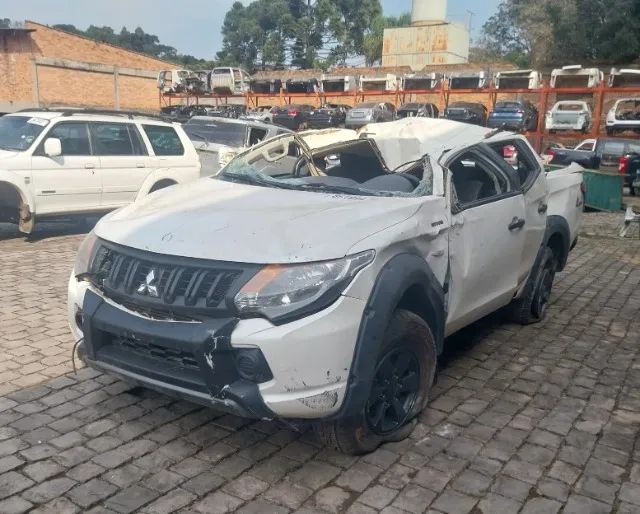 Sucata Mitsubishi L200 Triton 2.4 manual 2018 a 2022 Peças - Foto 2