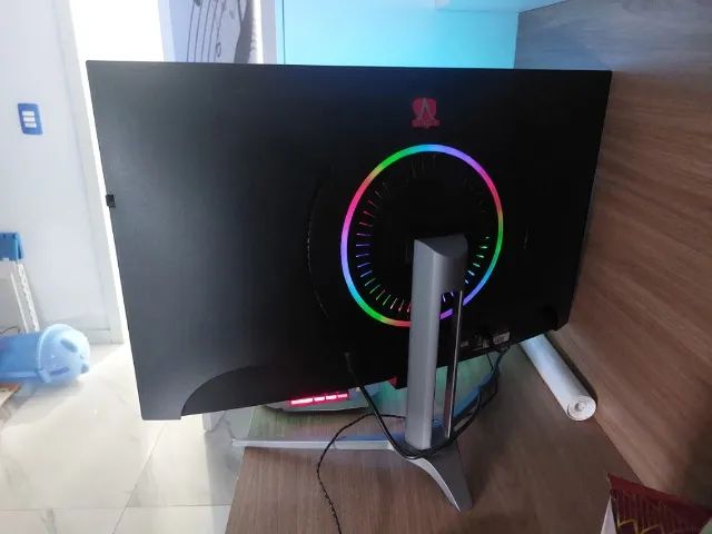 Monitor AOC Agon 32 polegadas com mancha preta na tela