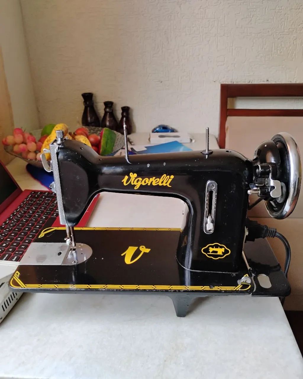 Máquina de Costura Vigorelli antiga