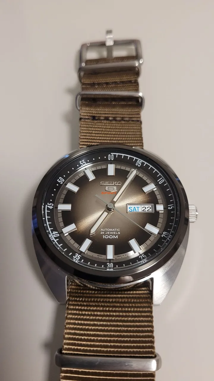 Relógio Seiko 5 Sports Automático - Design Clássico