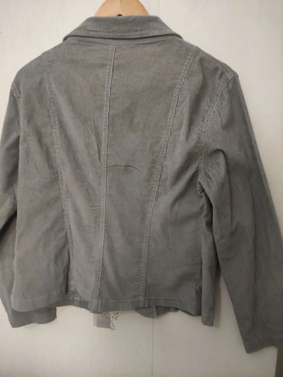 Blazer de Veludo Cotelê Cinza Elegante - Foto 3