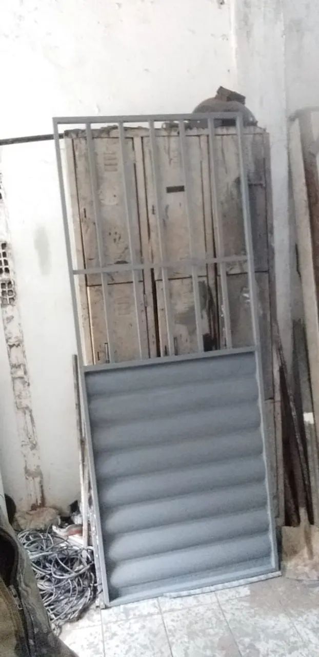 Portão de aço com ferrolho 80x2.06 - Foto 2