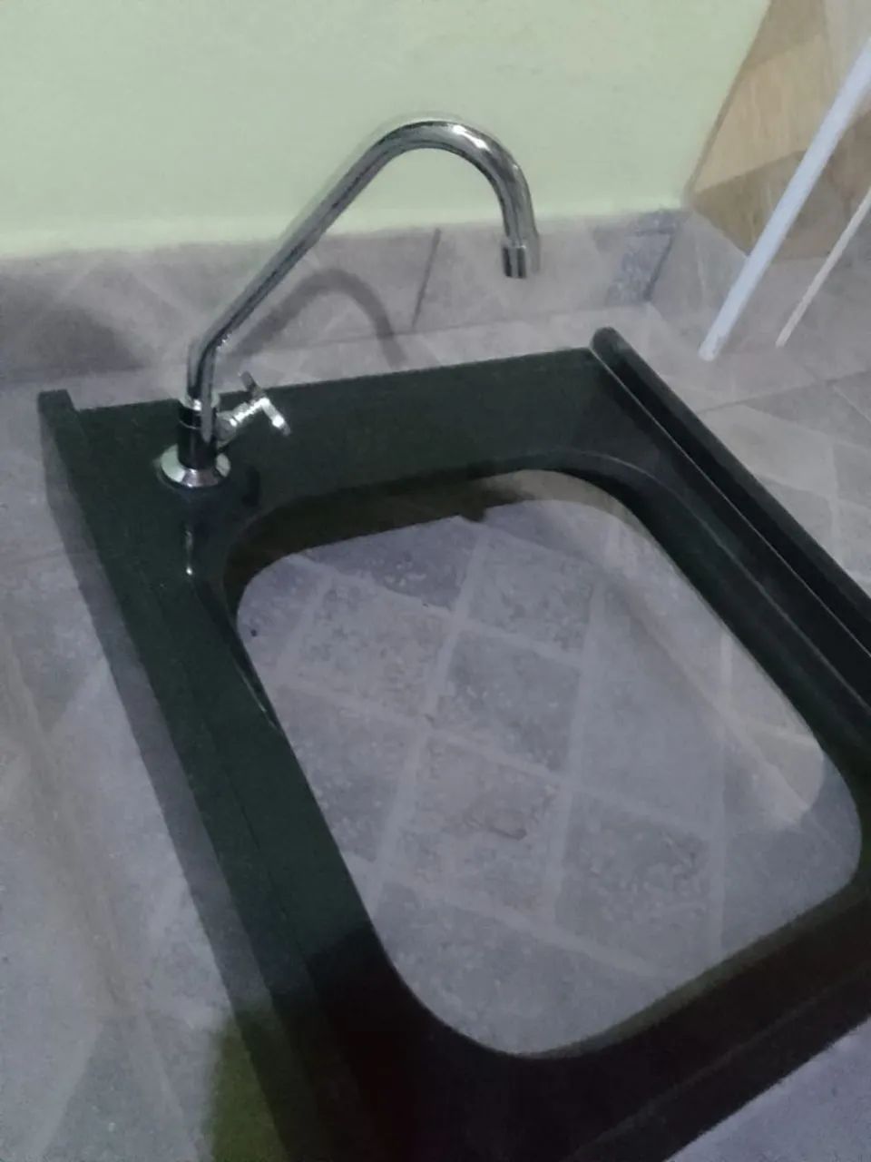 Pedra granito pra Cuba para área externa + torneira Docol Nova, ACEITO OFERTAS  - Foto 6