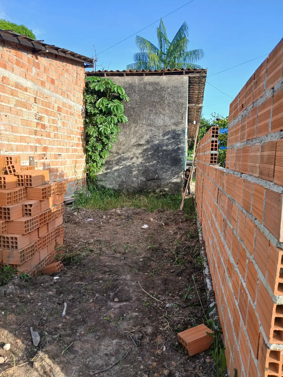 Terreno com construção pra laje
