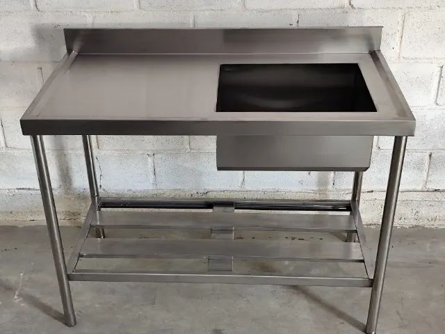 Pia Industrial Inox com Rodobanca e Bancada Lateral - Solução Completa com Prateleira