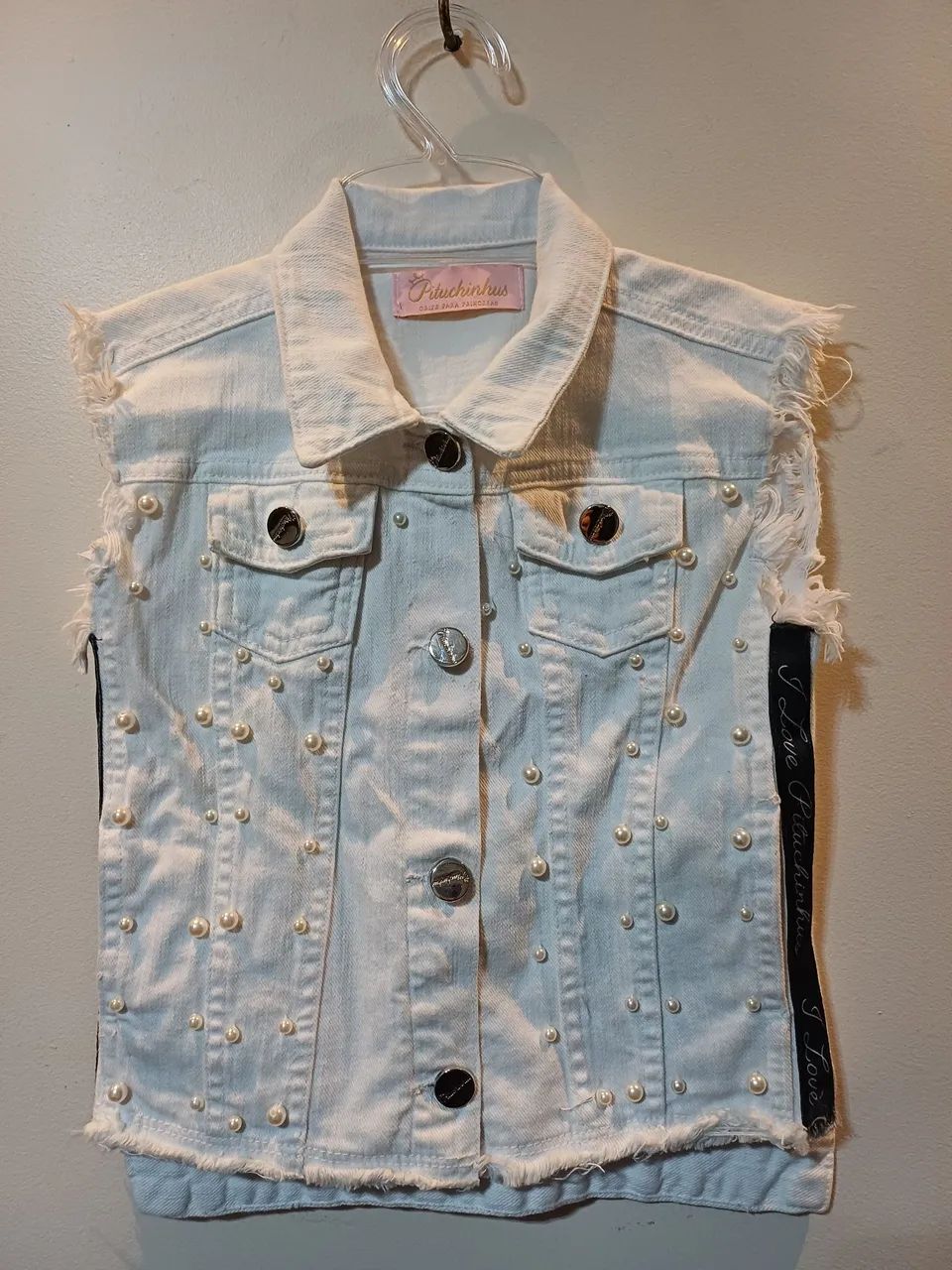 Colete jeans branco Pituchinhu's,  com detalhes em pérolas,  tam.4.