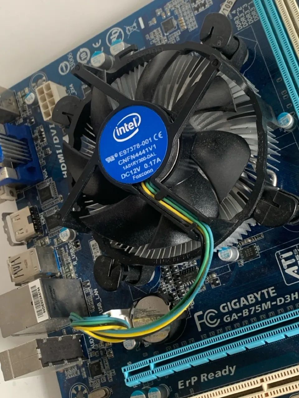 Kit Placa-Mãe GIGABYTE GA-B75M-D3H + Cooler Intel - Foto 3